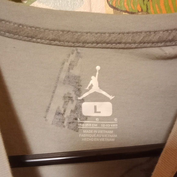 Pixelated Jordan 1 Tee 👟 - Picture 5 of 5